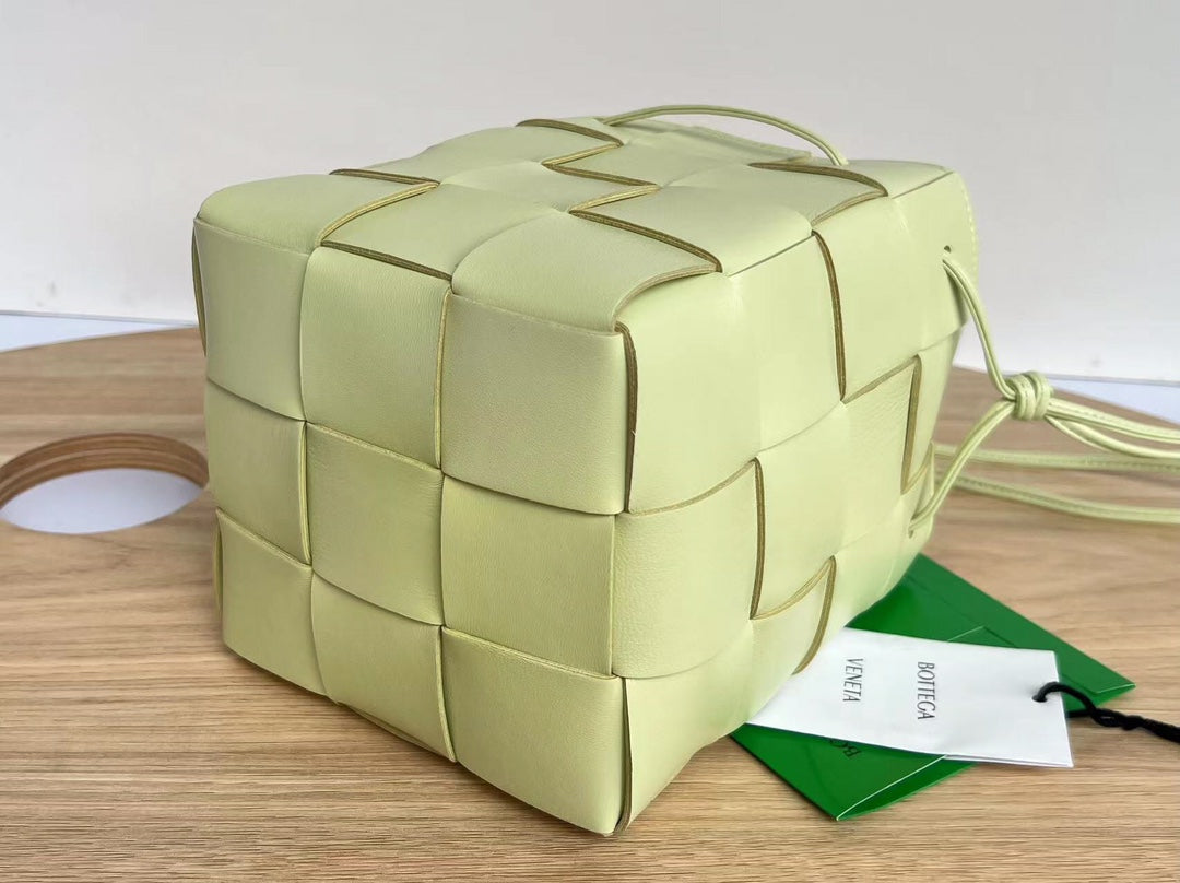 BOTTEGA VENETA SMALL CASSETTE BUCKET 18 IN PASTEL YELLOW CALFSKIN