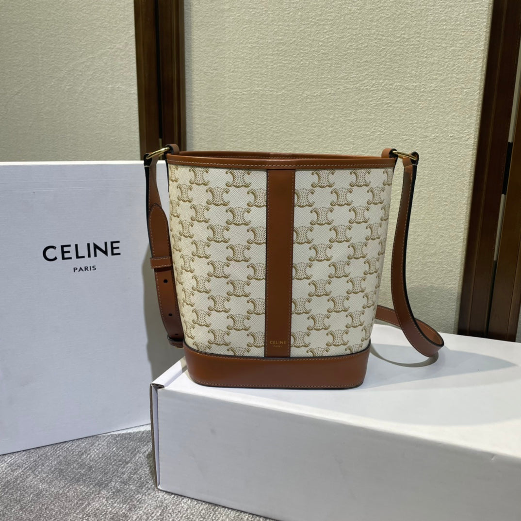 CELINE BUCKET 30 IN WHITE TRIOMPHE CANVAS AND RED BROWN CALFSKIN TRIM