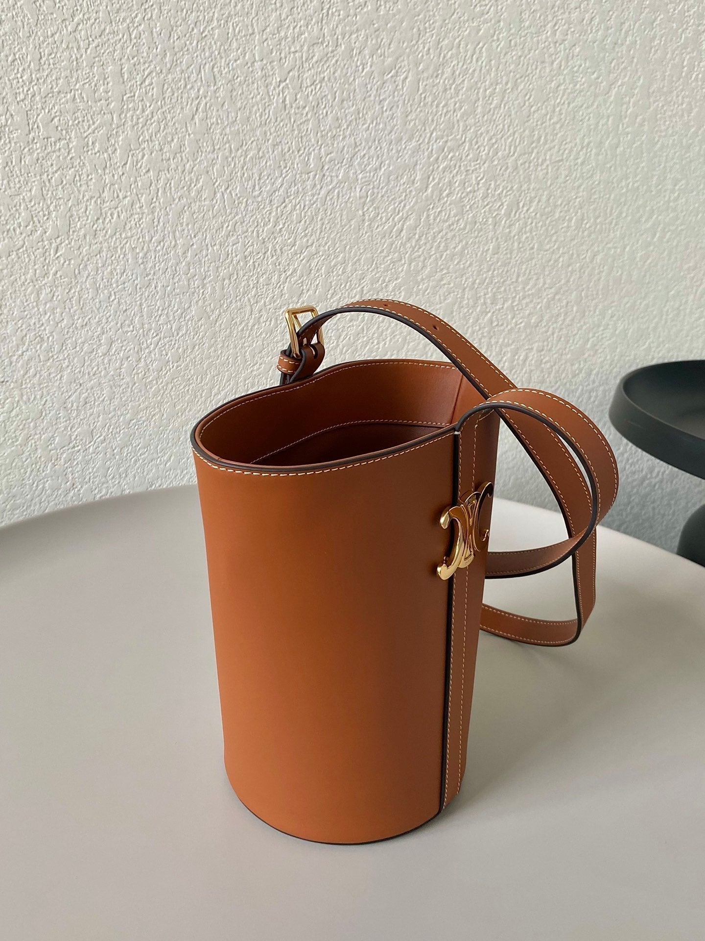 CELINE TRIOMPHE 25 BUCKET BAG CINNAMON BROWN CALFSKIN