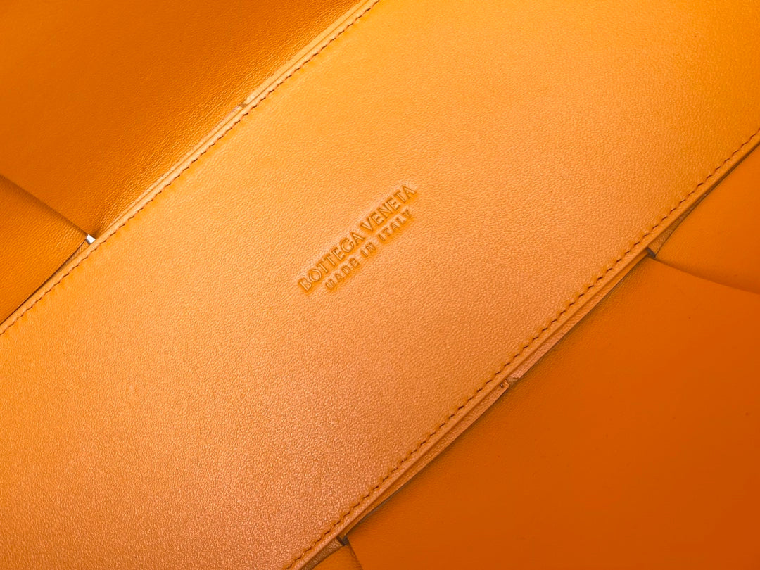 BOTTEGA VENETA ARCO TOTE 36 IN CHENIN YELLOW CALFSKIN