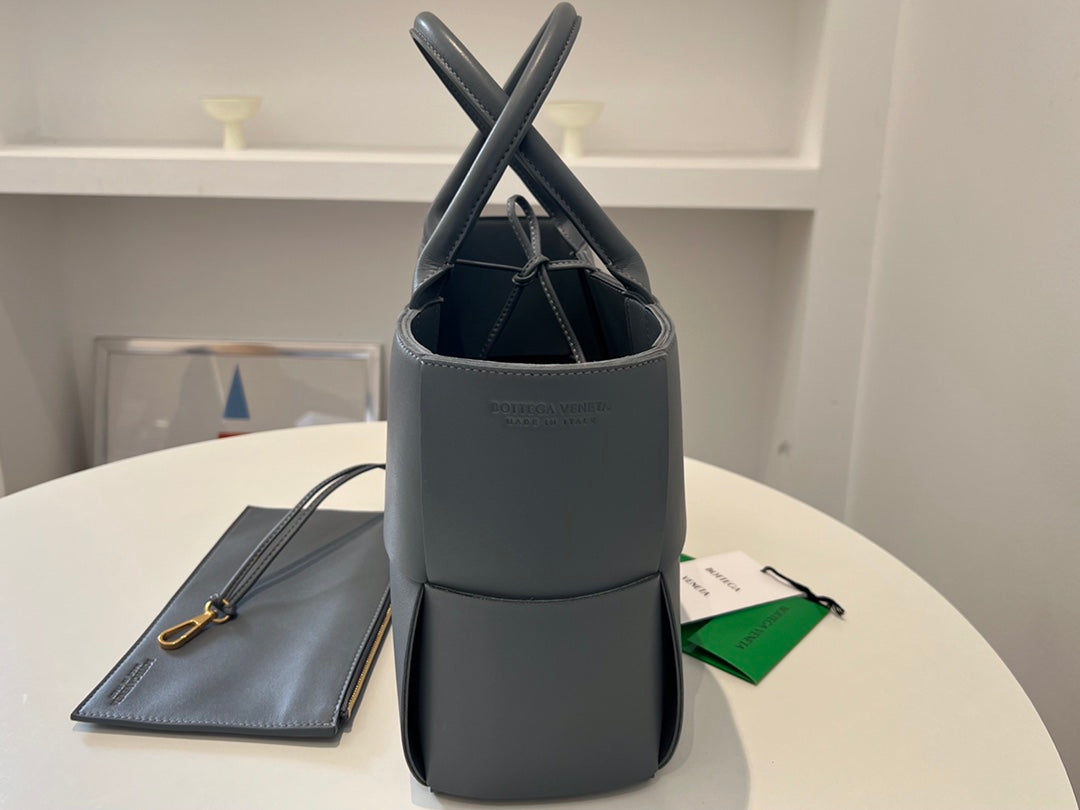 BOTTEGA VENETA SMALL ARCO TOTE 30 IN TROUT GRAY LAMBSKIN