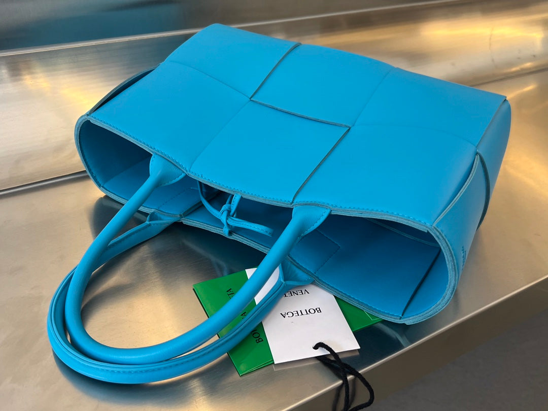 BOTTEGA VENETA SMALL ARCO TOTE 30 IN CERULEAN BLUE LAMBSKIN