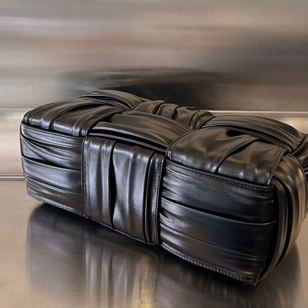 BOTTEGA VENETA SMALL ARCO TOTE 30 IN BLACK SOFT LAMBSKIN