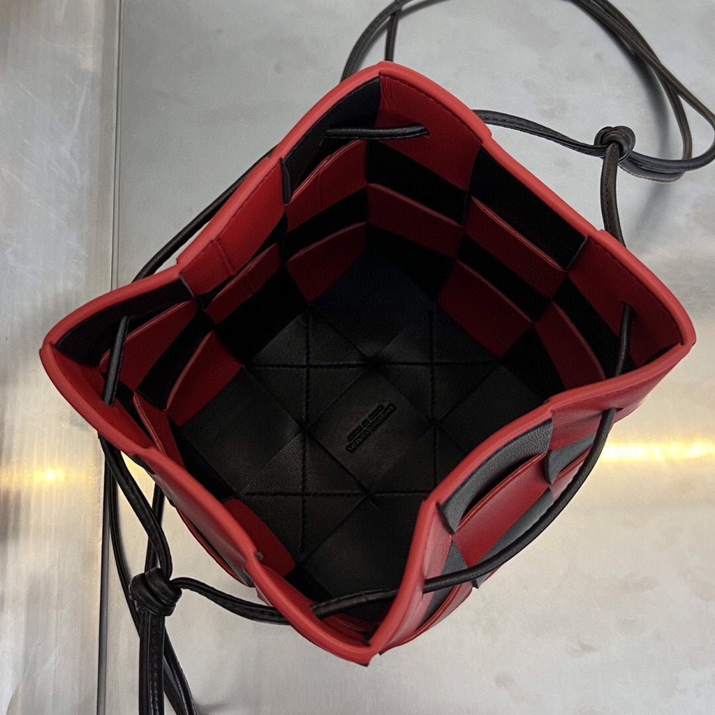 BOTTEGA VENETA SMALL CASSETTE BUCKET 18 IN RED MIX BLACK CALFSKIN
