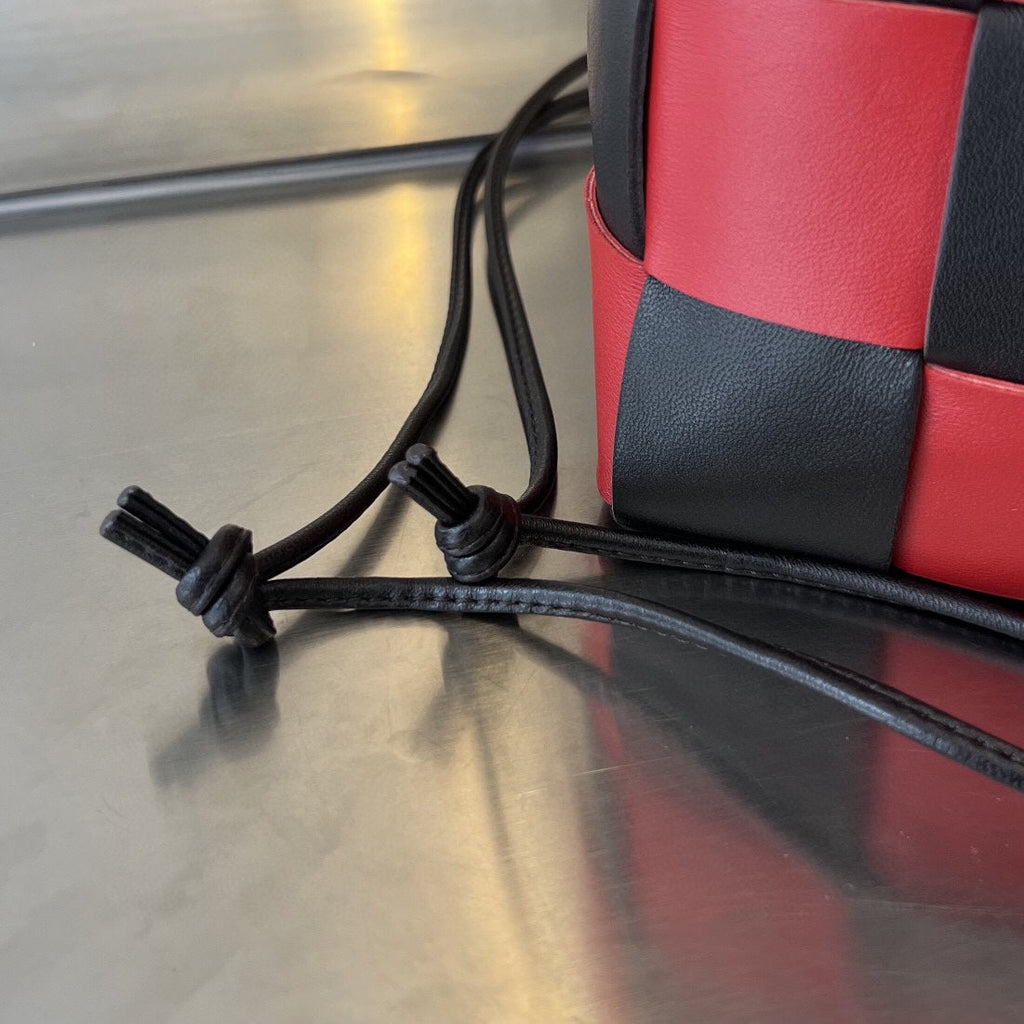 BOTTEGA VENETA SMALL CASSETTE BUCKET 18 IN RED MIX BLACK CALFSKIN