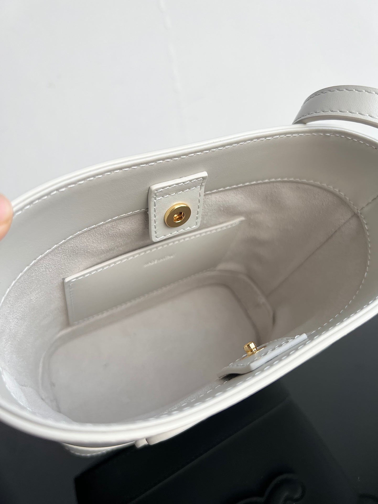 CELINE CUIR TRIPHOME 19 WHITE SMOOTH CALFSKIN BUCKET BAG