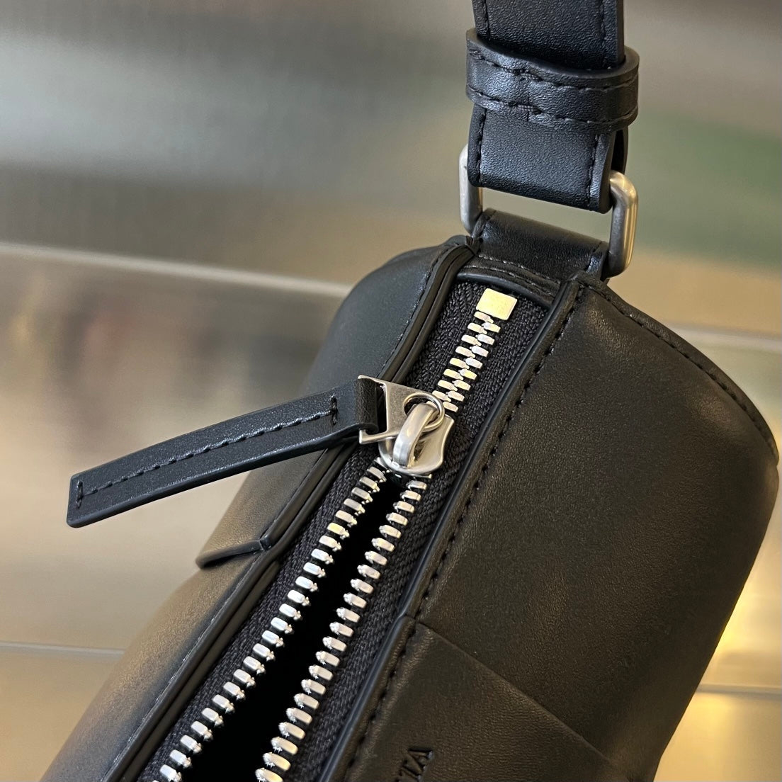 BOTTEGA VENETA SMALL CYLINDER CASSETTE 21 IN BLACK CALFSKIN