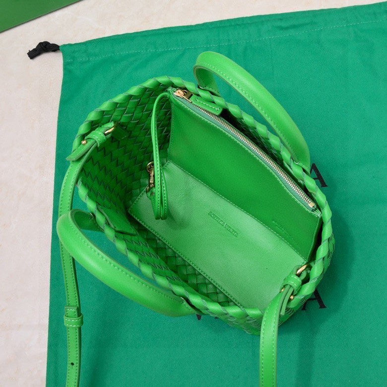 BOTTEGA VENETA Mini Cabat 20cm Dark Green Lambskin Ghw