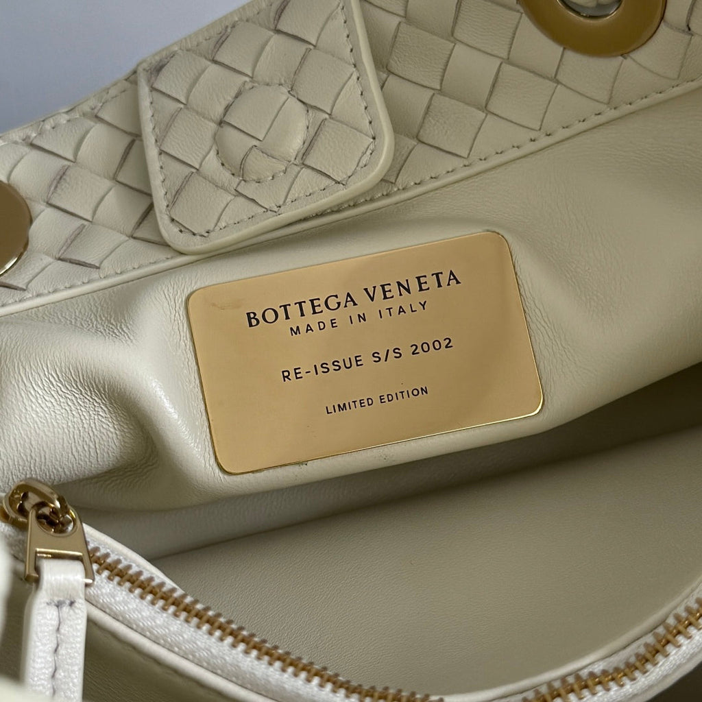 BOTTEGA VENETA 25S BASKET BAG 31 IN IVORY CALFSKIN GOLD HARDWARE