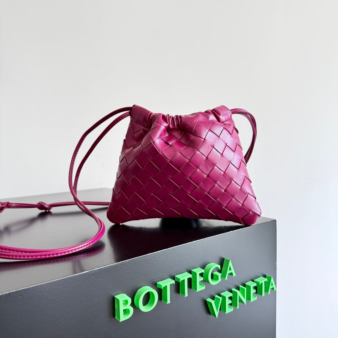 BOTTEGA VENETA 25S SMALL DUSTBAG 21 IN DARK PINK LAMBSKIN