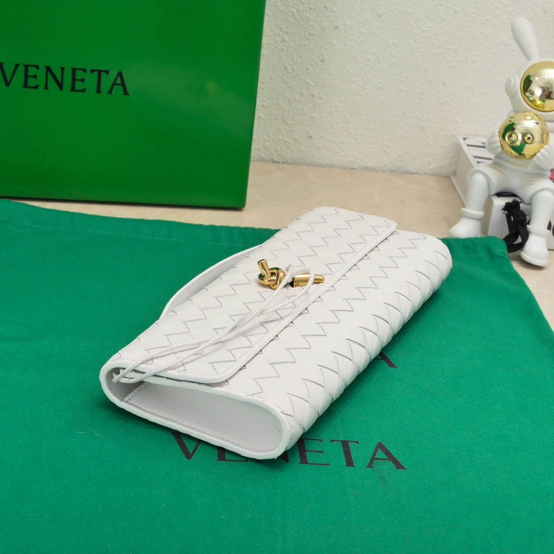 BOTTEGA VENETA Long Clutch Andiamo 31 White Leather Ghw