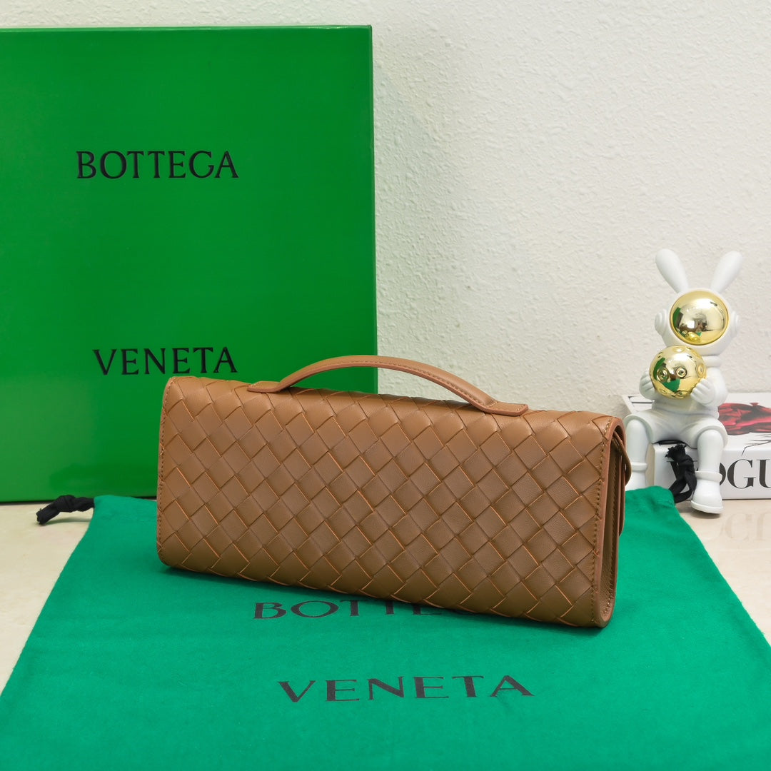 BOTTEGA VENETA Long Clutch Andiamo 31 Tan Leather Ghw