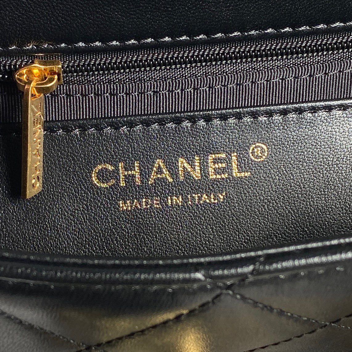 CHANEL SMALL FLAP BAG 21 IN BLACK CALFSKIN GOLD DOUBLE C THICK CHAIN