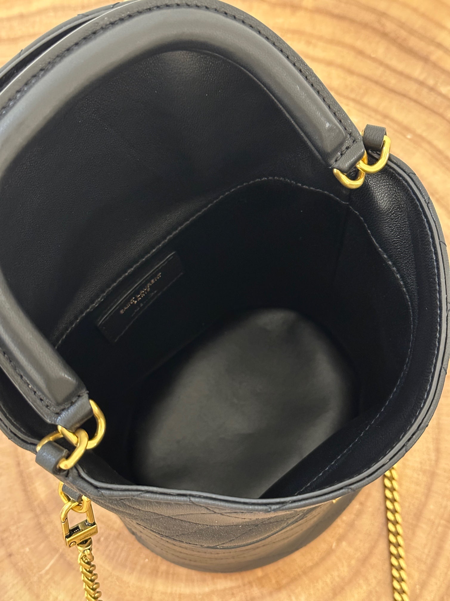 19 FLAP BUCKET BAG BLACK CALFSKIN