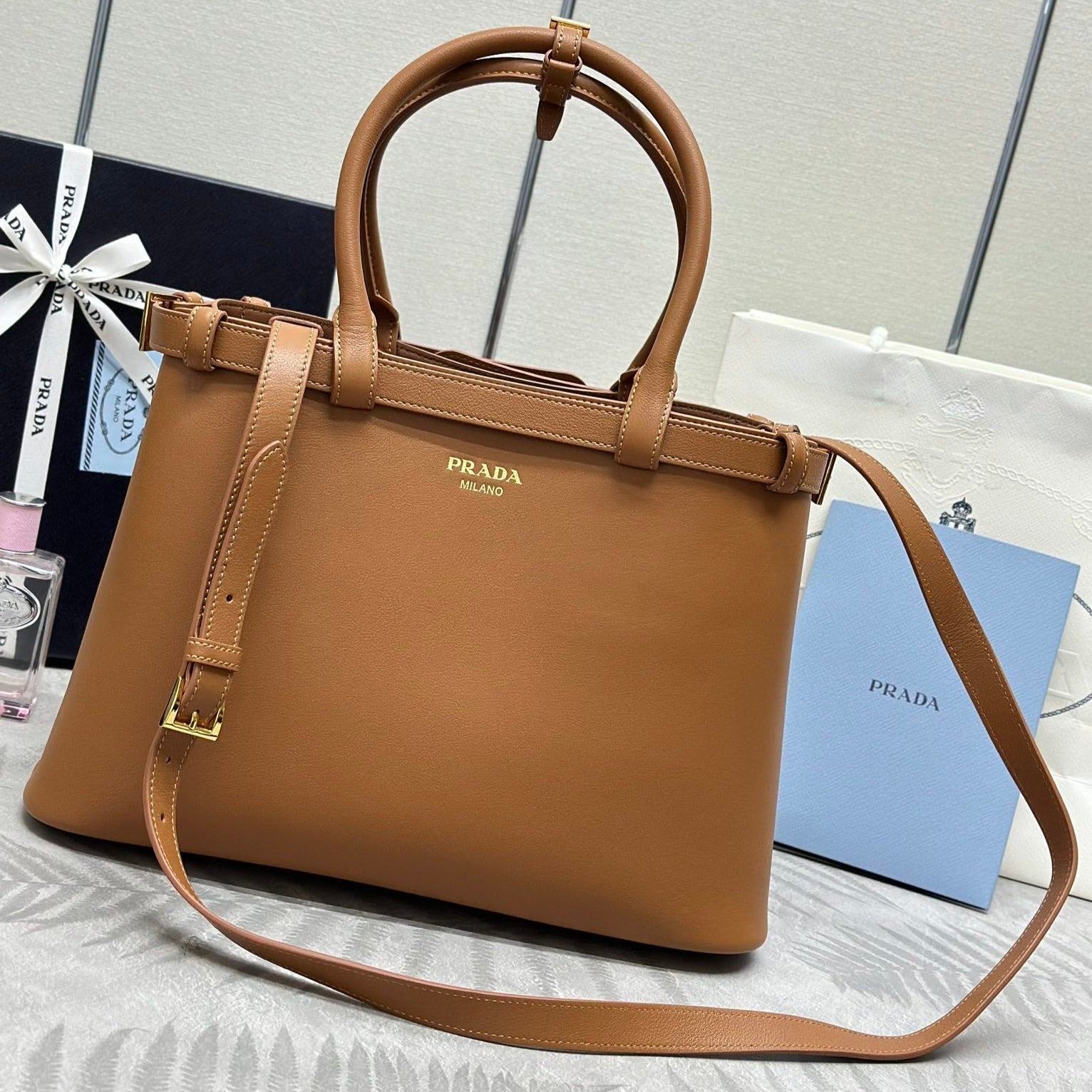 PRADA 25S BUCKLE MEDIUM HANDBAG 35 IN RK CARAMEL CALFSKIN GOLD HARDWARE