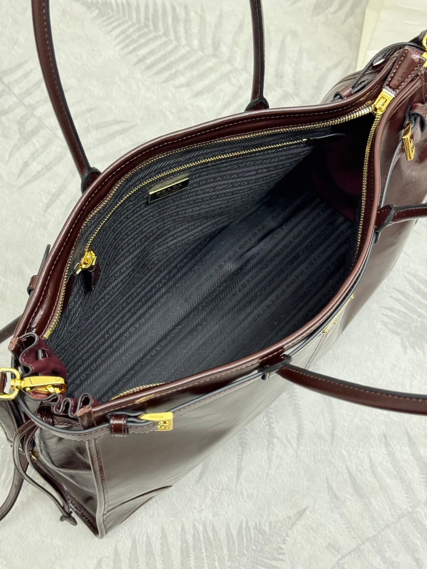 PRADA 25S BONNIE EXTRA-LARGE 42 IN RK BROWN GLOSSY CALFSKIN GOLD HARDWARE